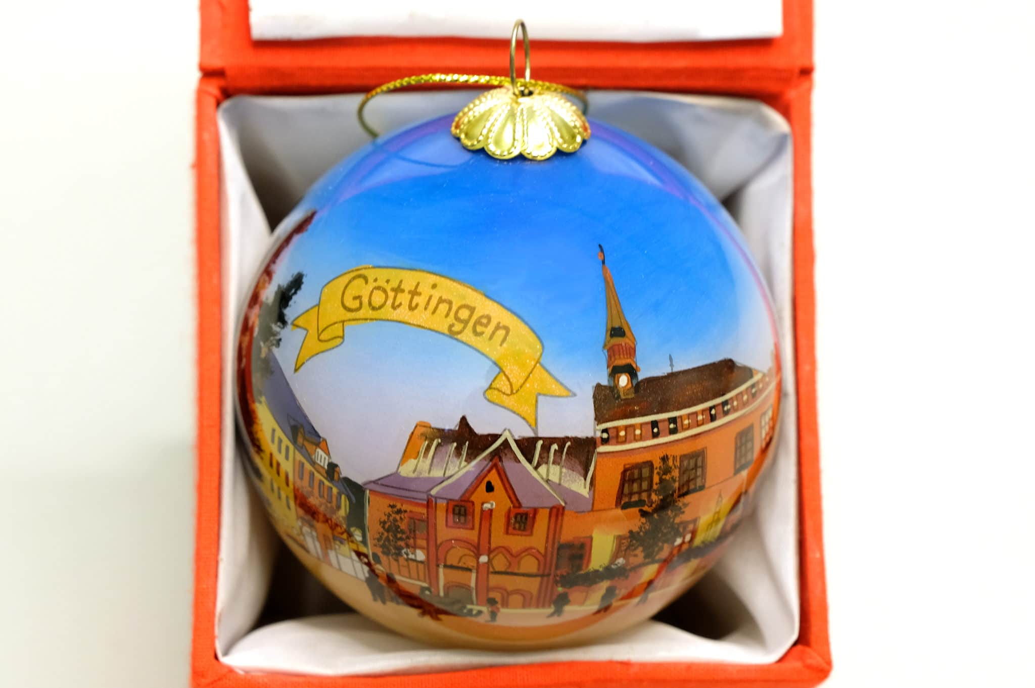 Für Göttingen-Fans: Eine Christbaumkugel für den heimischen Weihnachtsbaum oder, noch viel besser, zum Verschenken an die bekennenden Göttinger in aller Welt. Das weckt sicher schöne Erinnerungen.