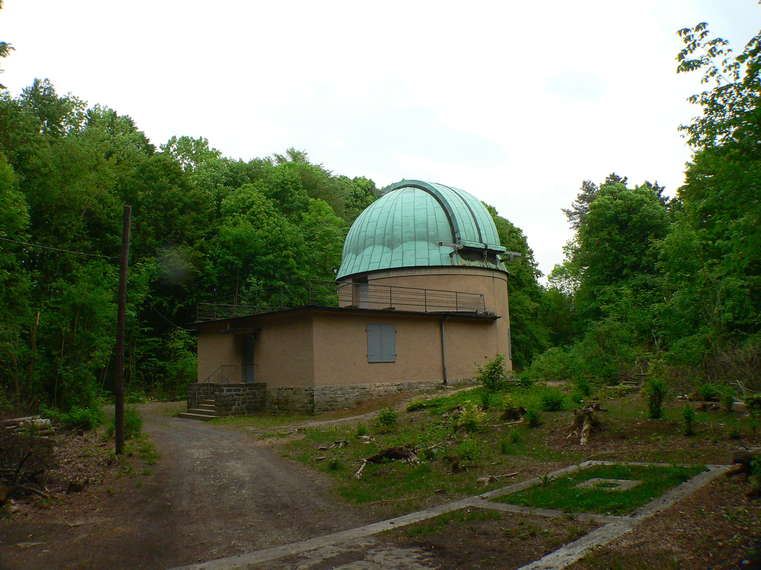 Das Göttinger Hainberg Observatorium im Stadtwald.